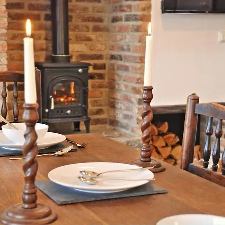 Lantern - Stunning Sea Views, Beautiful Country Cottage, Hot-tub - Ravenscar, North Yorks Feriehus *