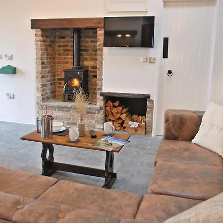 Lantern - Stunning Sea Views, Beautiful Country Cottage, Hot-tub - Ravenscar, North Yorks Feriehus *
